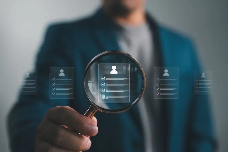 Source Candidates to Build a Comparable Shortlist